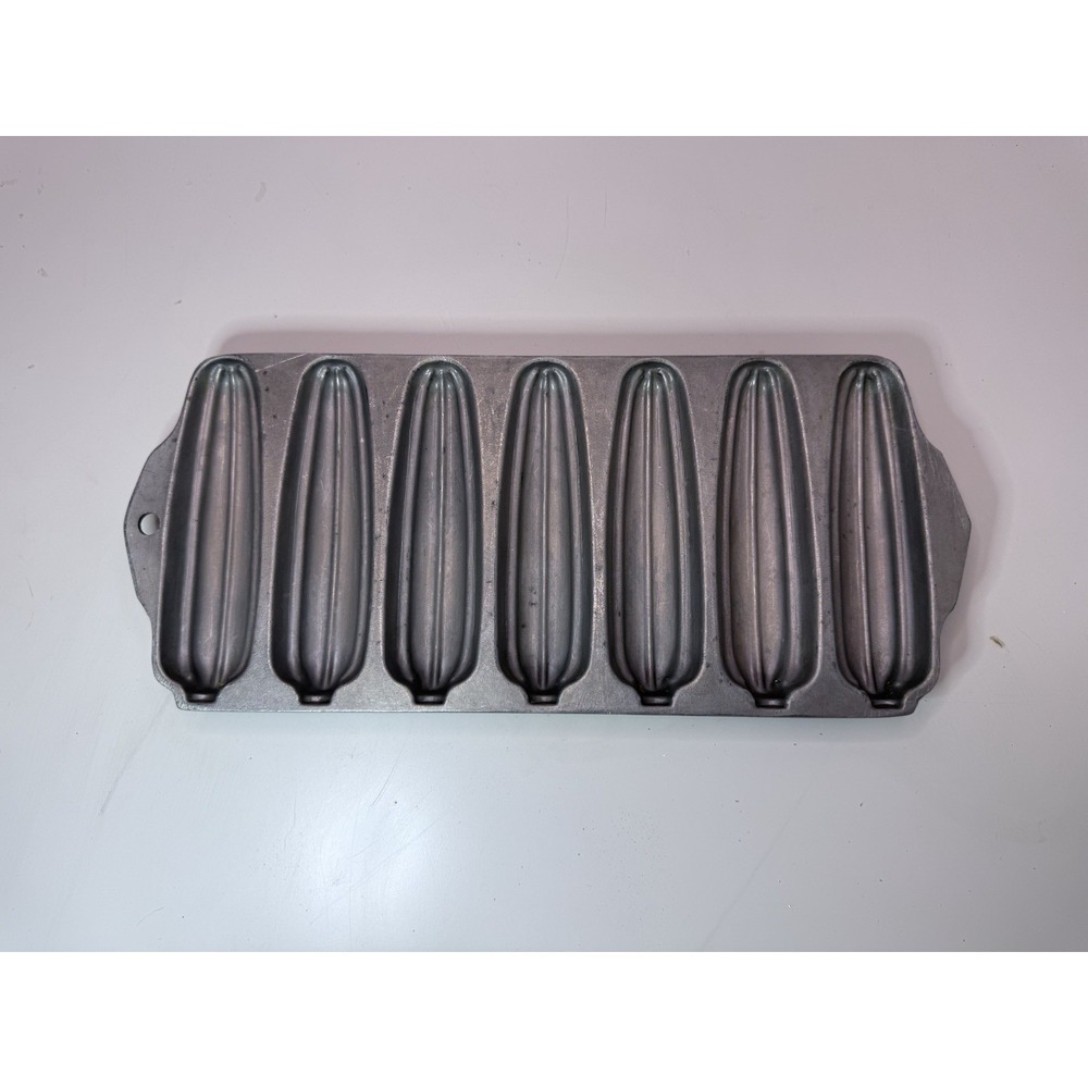 Vintage Aluminum WearEver 2797 Corn Bread Muffin 7-Stick Pan Mold USA‎